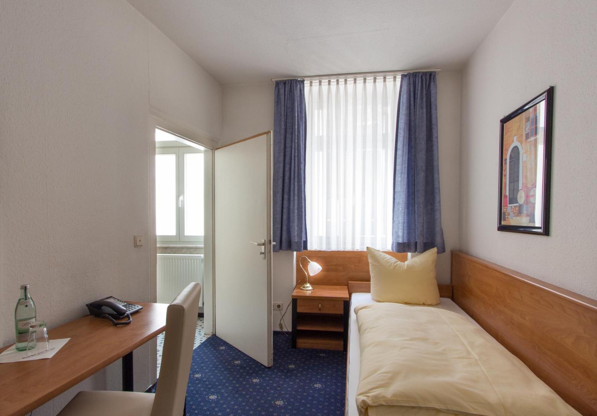 Gasthof Baren Hotel Ochsenfurt Room photo